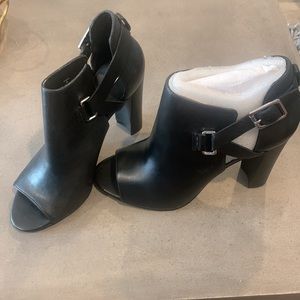 NWOB Ralph Lauren Ankle Booties Black Leather Size 9